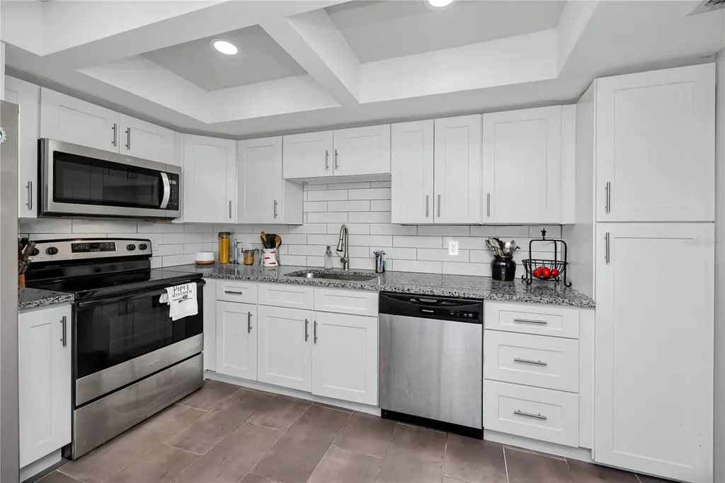 7530 Sunshine Skyway Lane S St Petersburg FL 33711