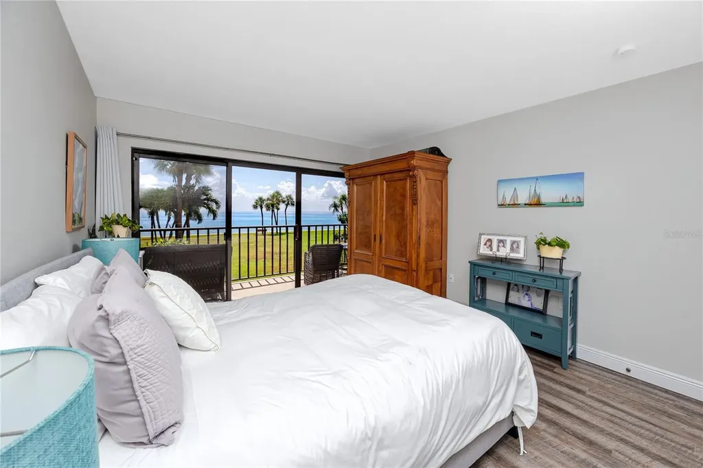 7530 Sunshine Skyway Lane S St Petersburg FL 33711