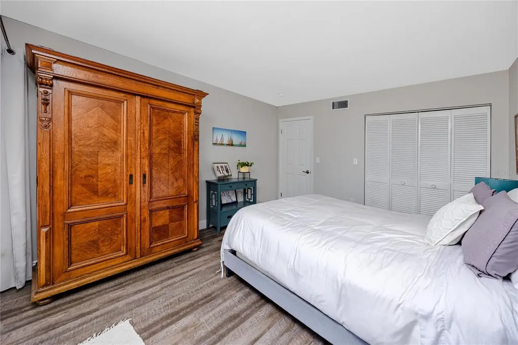 7530 Sunshine Skyway Lane S St Petersburg FL 33711