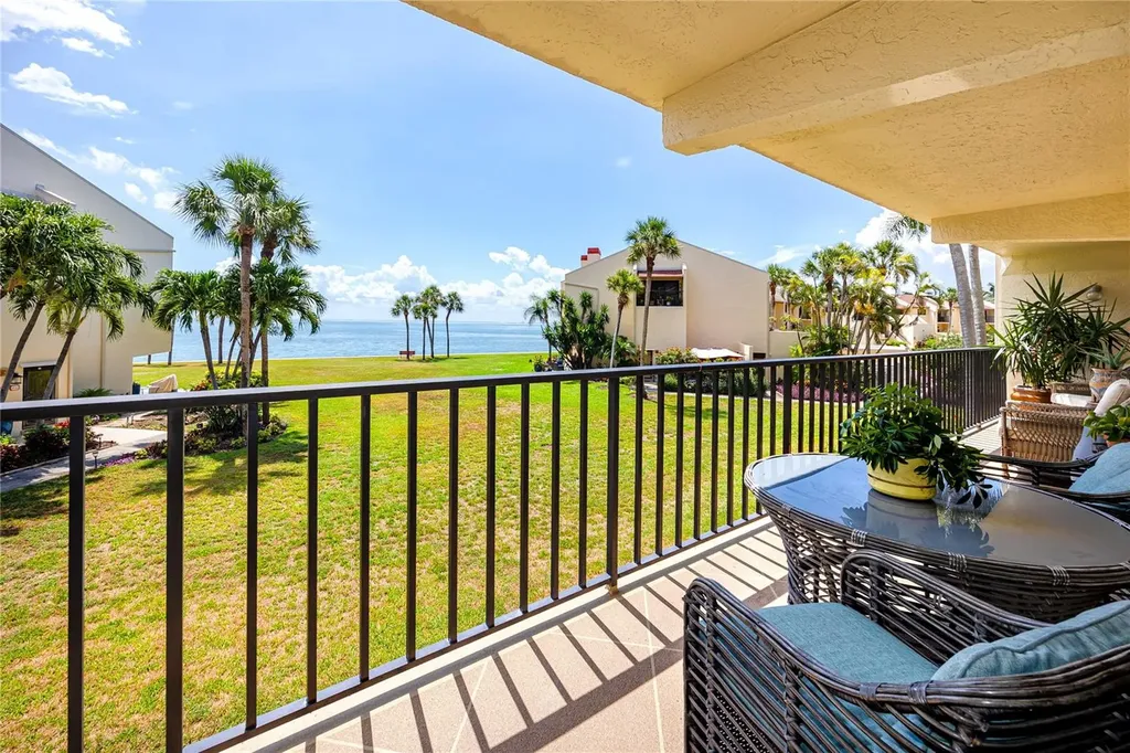 7530 Sunshine Skyway Lane S St Petersburg FL 33711