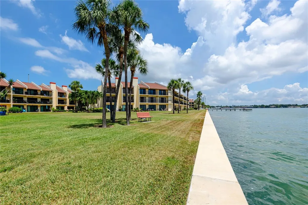 7530 Sunshine Skyway Lane S St Petersburg FL 33711
