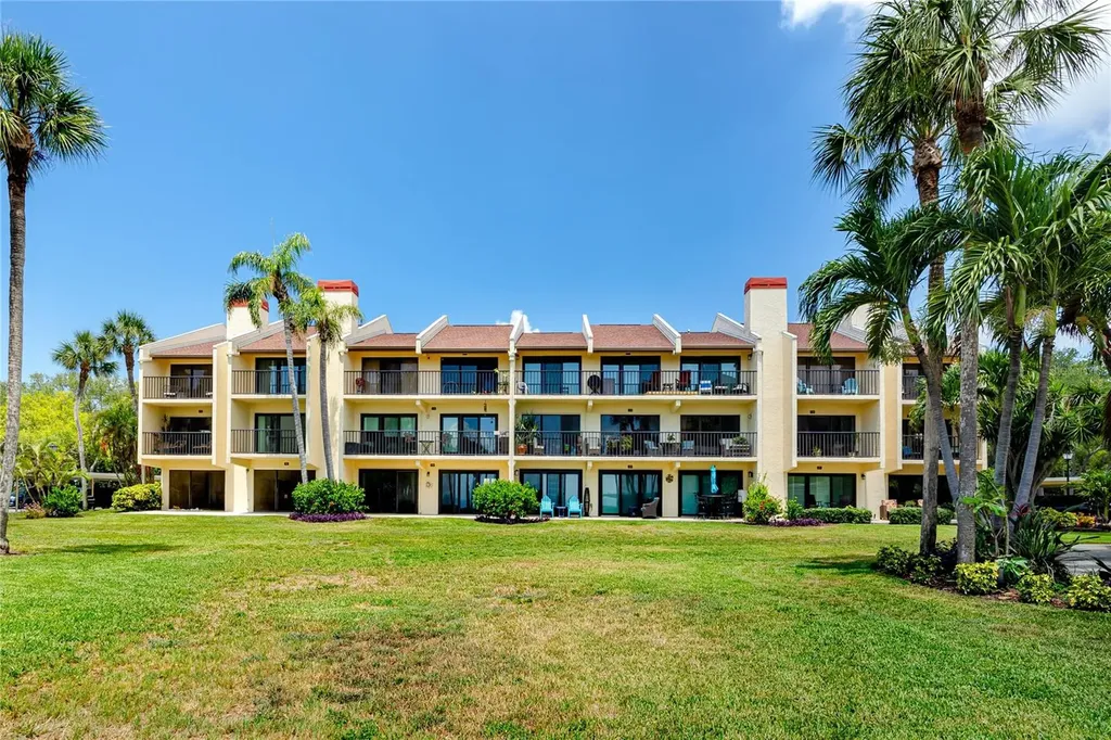 7530 Sunshine Skyway Lane S St Petersburg FL 33711