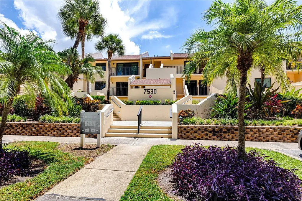 7530 Sunshine Skyway Lane S St Petersburg FL 33711