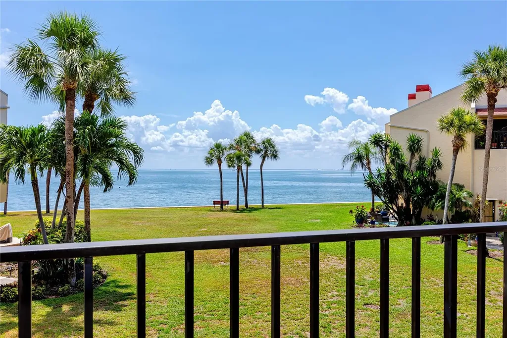 7530 Sunshine Skyway Lane S St Petersburg FL 33711