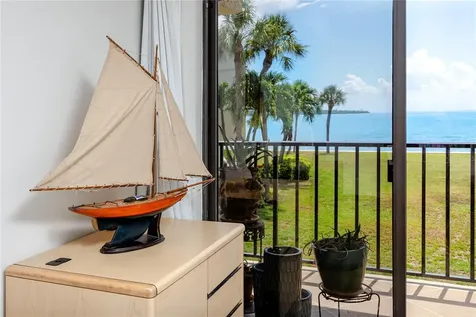 7530 Sunshine Skyway Lane S St Petersburg FL 33711