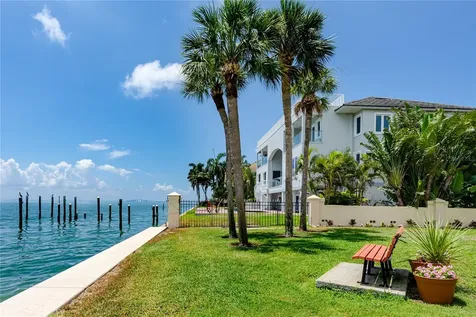 7530 Sunshine Skyway Lane S St Petersburg FL 33711