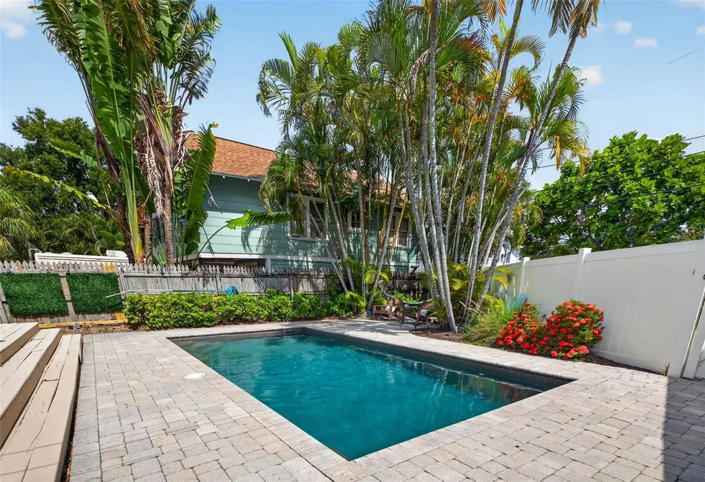 775 28th Avenue N St Petersburg FL 33704