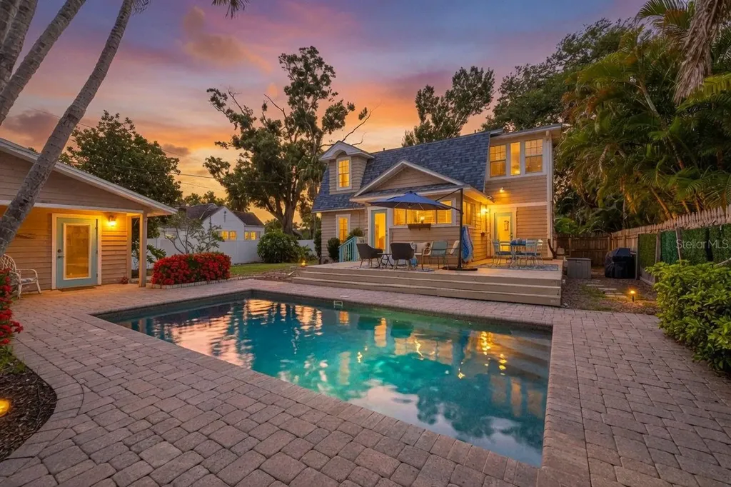 775 28th Avenue N St Petersburg FL 33704