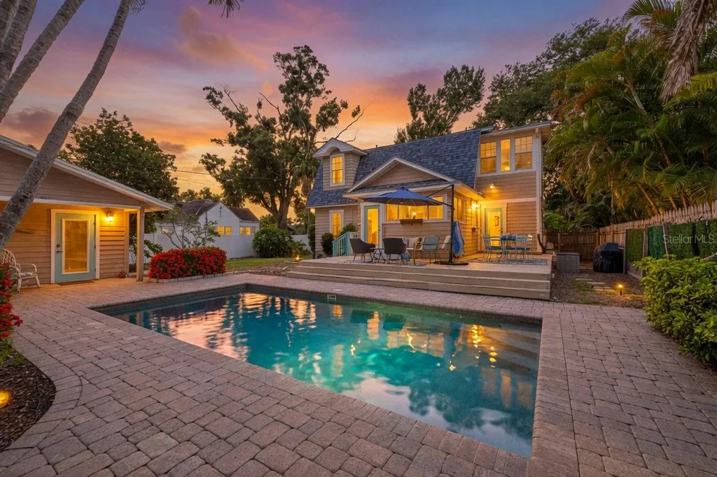 775 28th Avenue N St Petersburg FL 33704