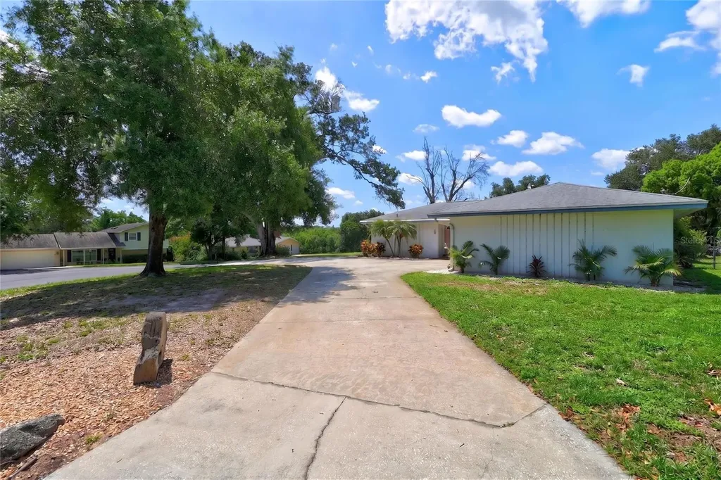 54 Lake Link Circle SE Winter Haven FL 33884