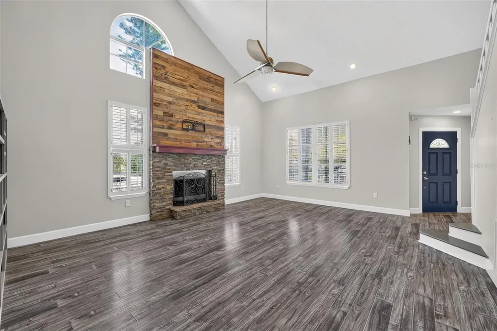 703 Riverside Drive Tarpon Springs FL 34689