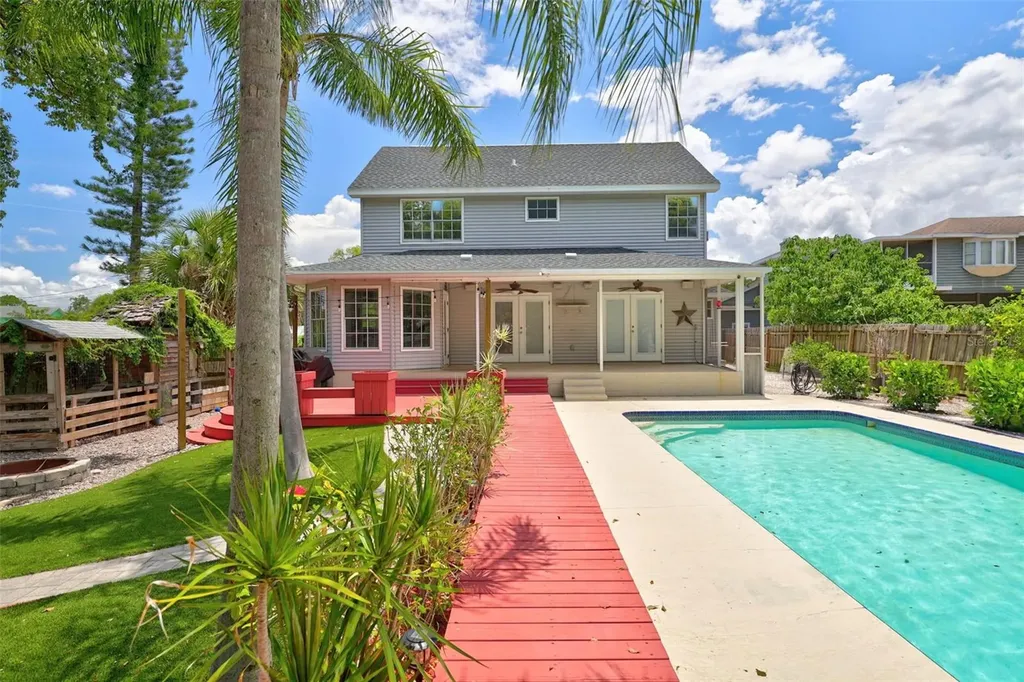 703 Riverside Drive Tarpon Springs FL 34689