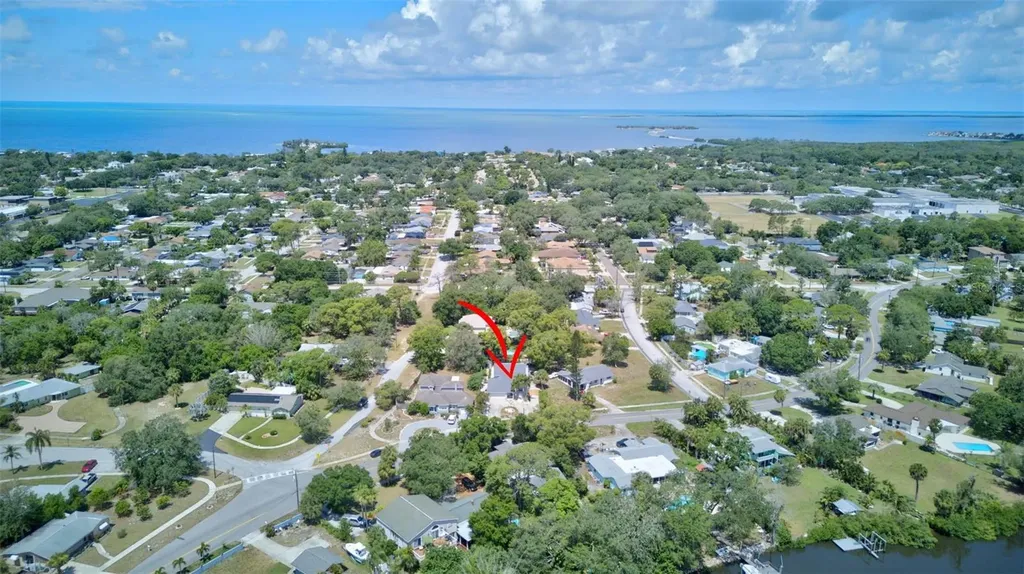 703 Riverside Drive Tarpon Springs FL 34689