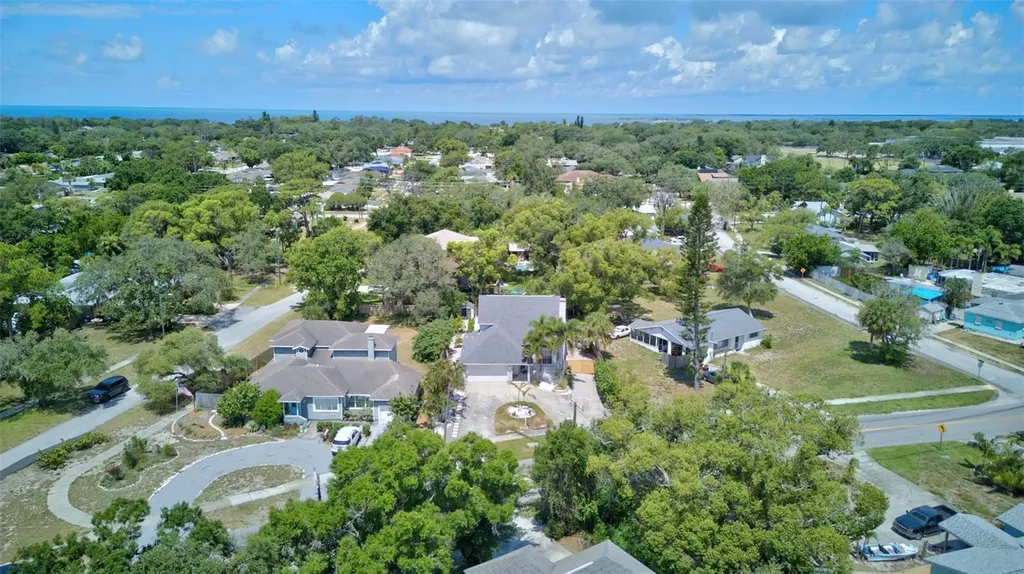 703 Riverside Drive Tarpon Springs FL 34689