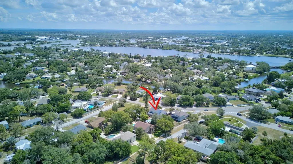 703 Riverside Drive Tarpon Springs FL 34689