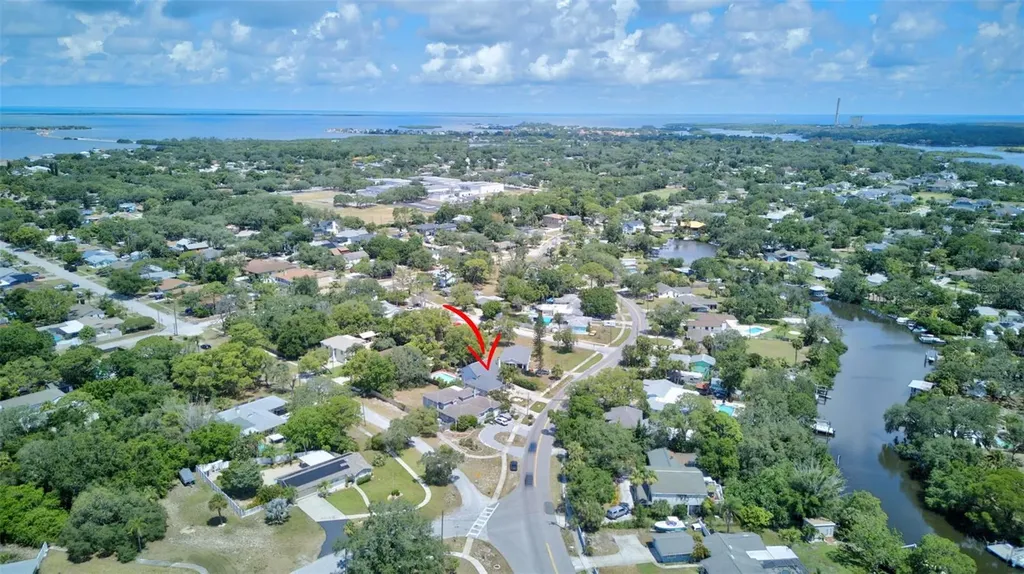 703 Riverside Drive Tarpon Springs FL 34689