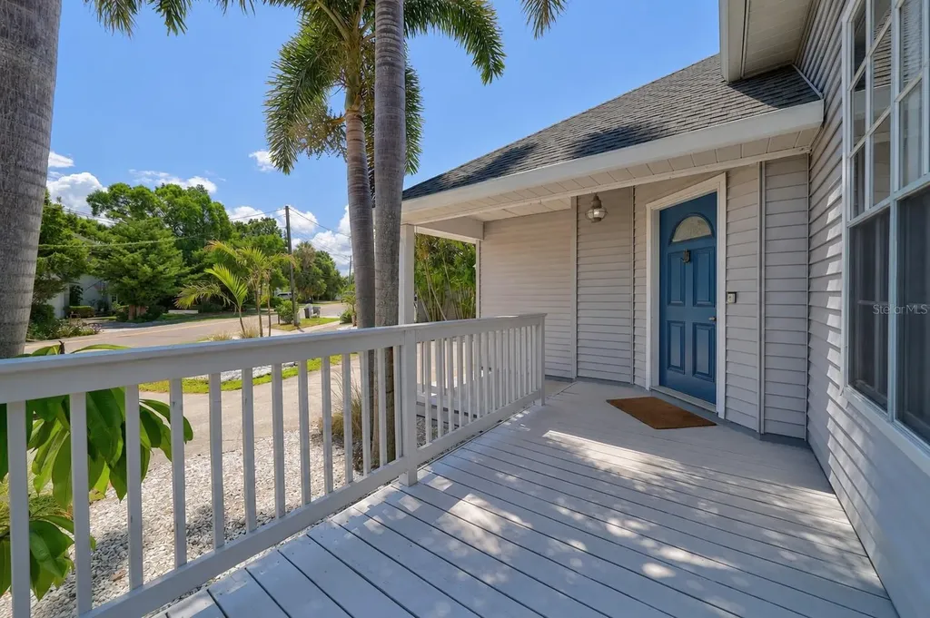 703 Riverside Drive Tarpon Springs FL 34689
