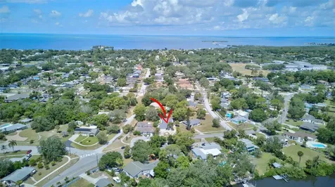 703 Riverside Drive Tarpon Springs FL 34689