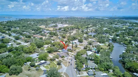 703 Riverside Drive Tarpon Springs FL 34689