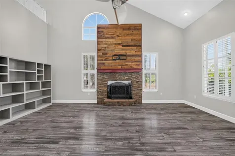 703 Riverside Drive Tarpon Springs FL 34689