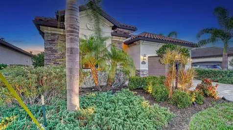 17467 Hickok Belt Loop Bradenton FL 34211