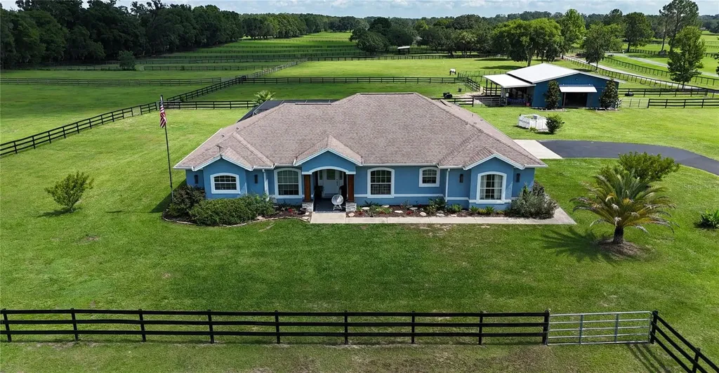 16421 W Highway 326 Morriston FL 32668