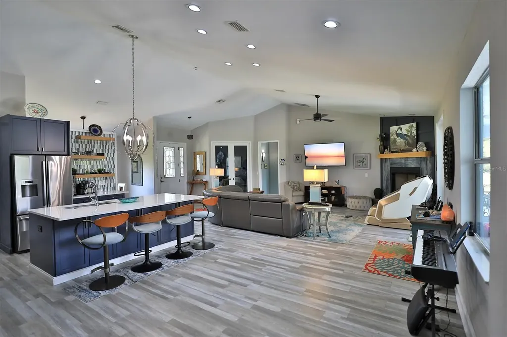 16421 W Highway 326 Morriston FL 32668