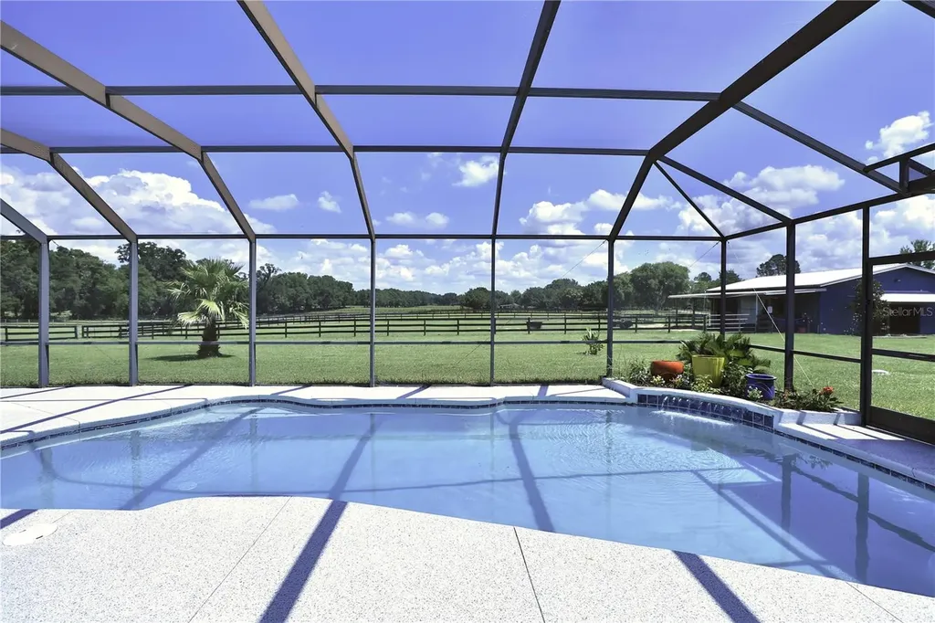 16421 W Highway 326 Morriston FL 32668