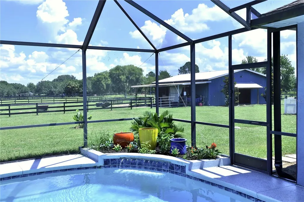 16421 W Highway 326 Morriston FL 32668