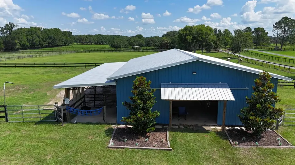 16421 W Highway 326 Morriston FL 32668