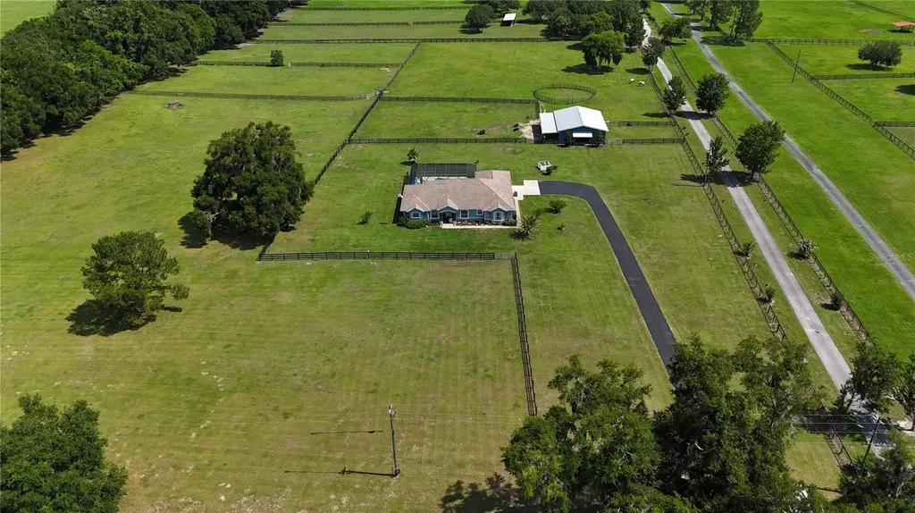16421 W Highway 326 Morriston FL 32668