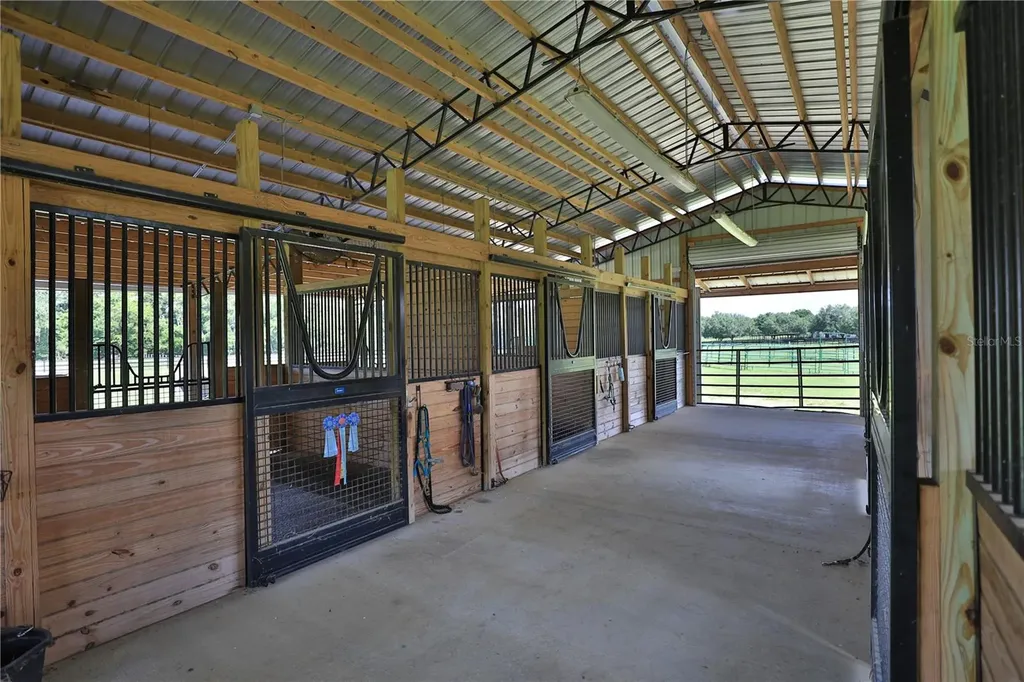 16421 W Highway 326 Morriston FL 32668