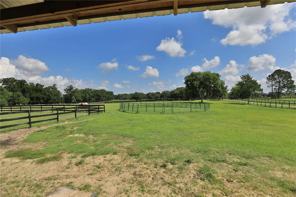 16421 W Highway 326 Morriston FL 32668