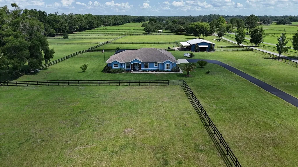 16421 W Highway 326 Morriston FL 32668