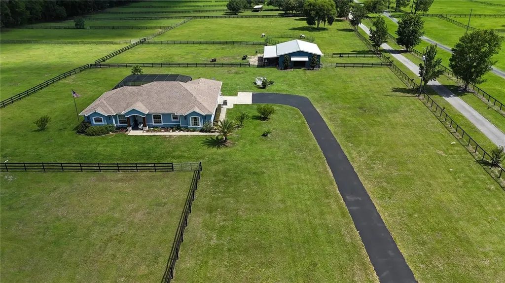 16421 W Highway 326 Morriston FL 32668