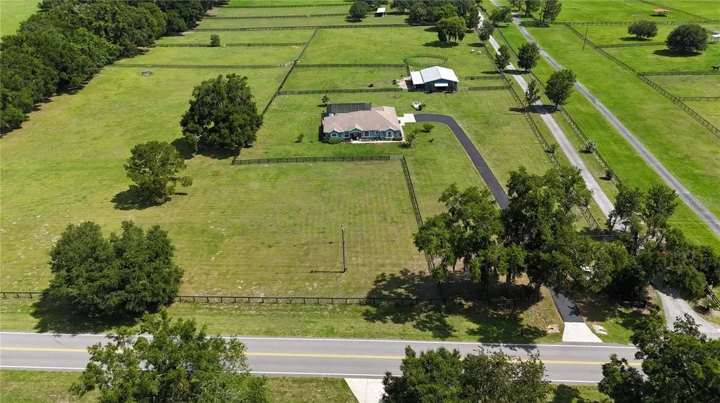 16421 W Highway 326 Morriston FL 32668