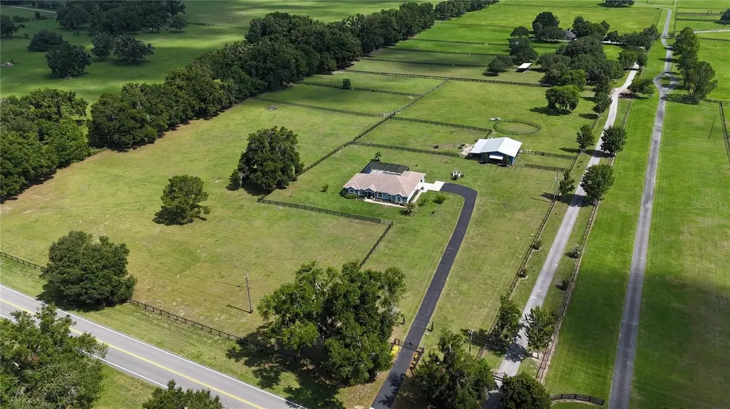 16421 W Highway 326 Morriston FL 32668