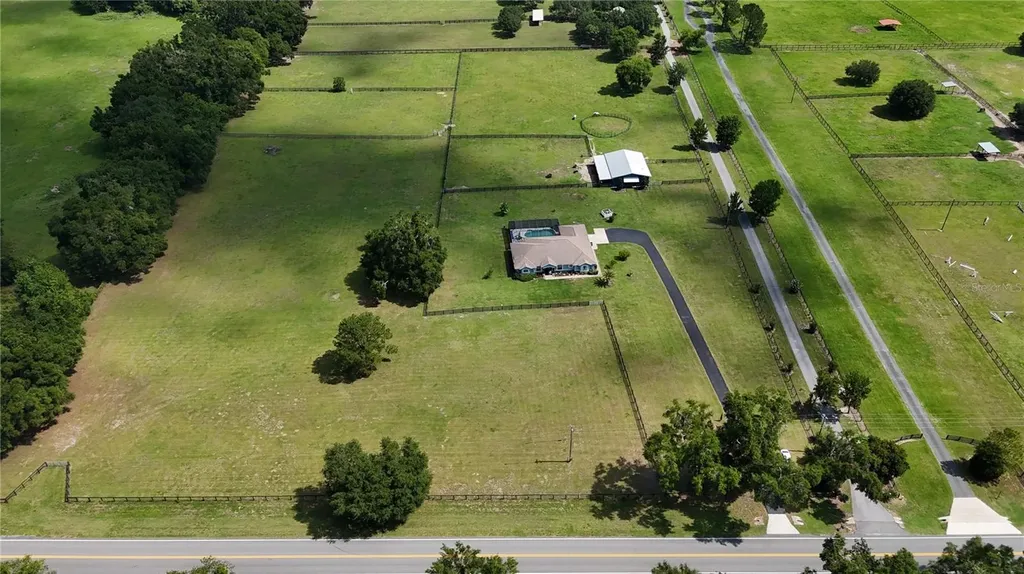 16421 W Highway 326 Morriston FL 32668
