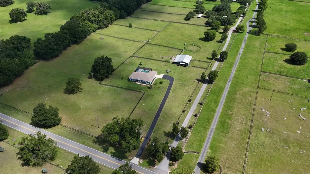 16421 W Highway 326 Morriston FL 32668