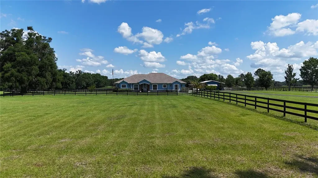 16421 W Highway 326 Morriston FL 32668