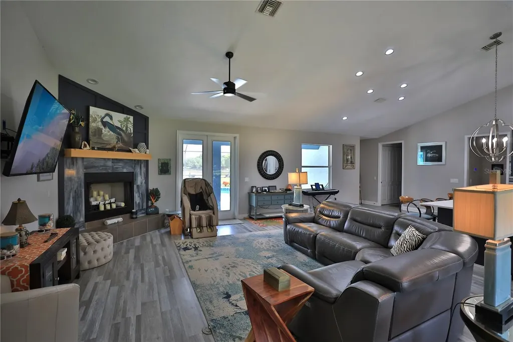 16421 W Highway 326 Morriston FL 32668