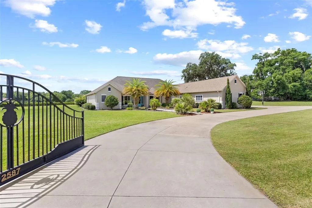 2587 NE 108th Lane Oxford FL 34484
