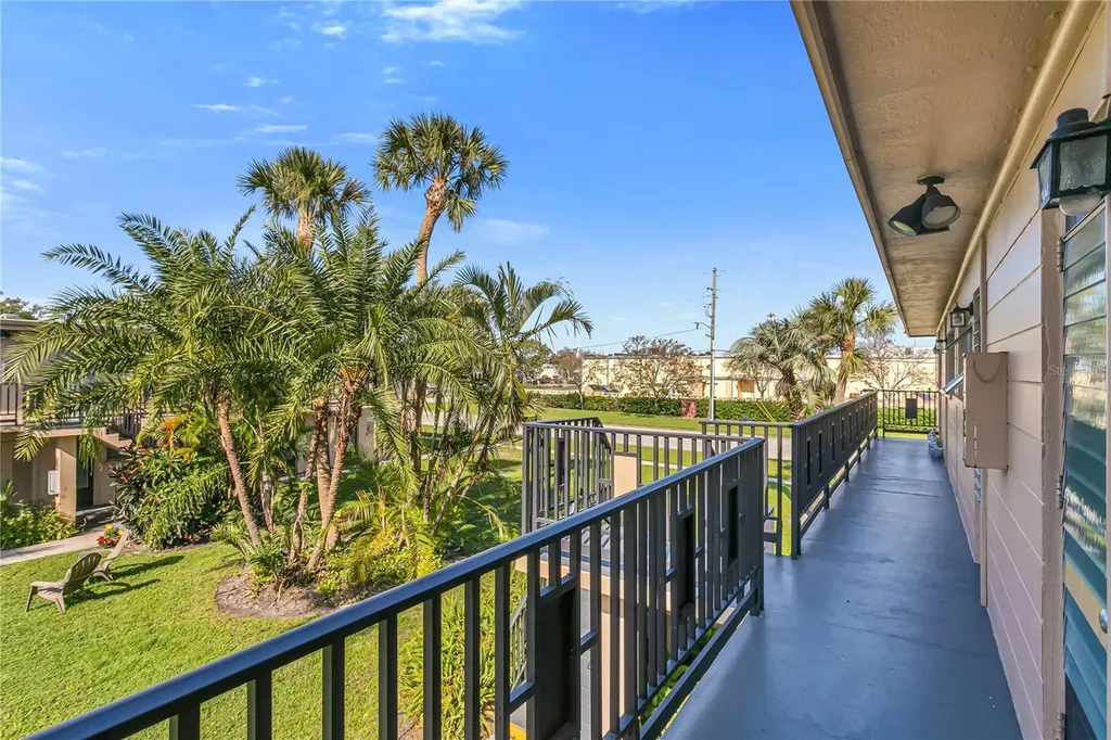 216 36th Avenue N St Petersburg FL 33704