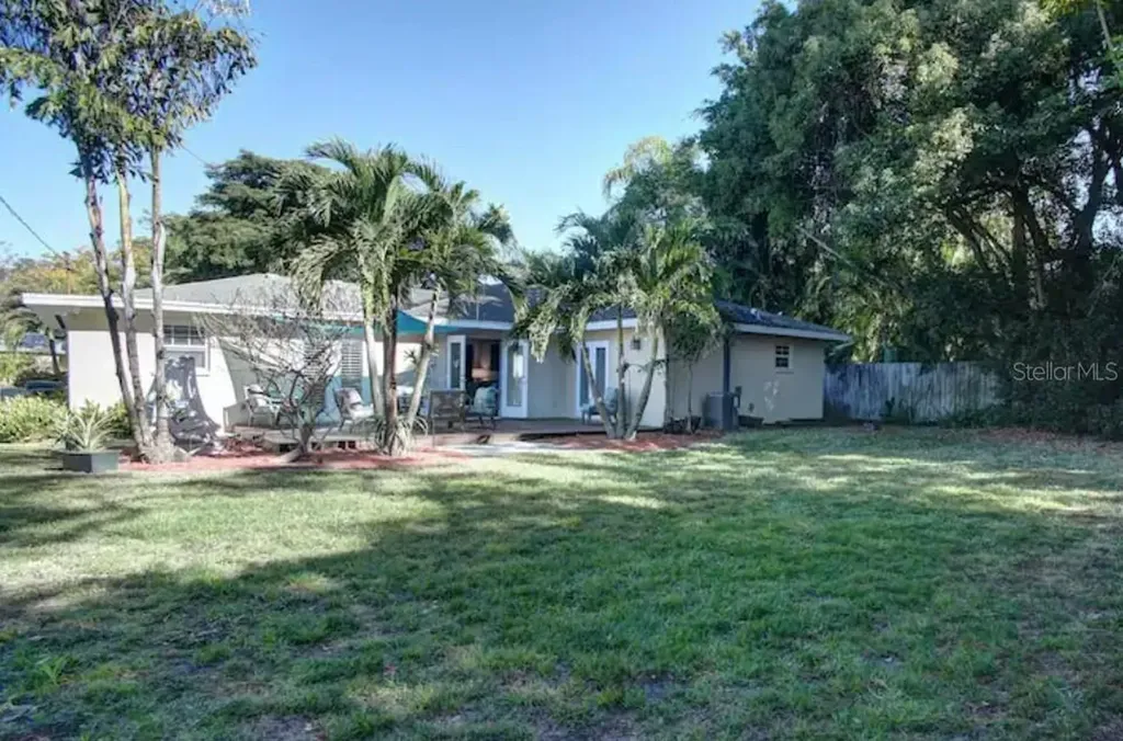 7609 Senrab Drive Bradenton FL 34209