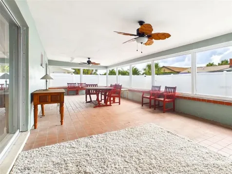 409 4th Avenue N St Petersburg FL 33715