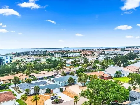 409 4th Avenue N St Petersburg FL 33715