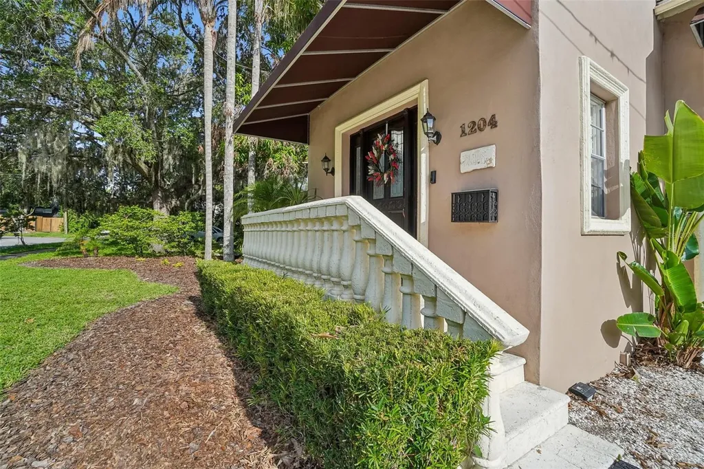 1204 E Park Circle Tampa FL 33604