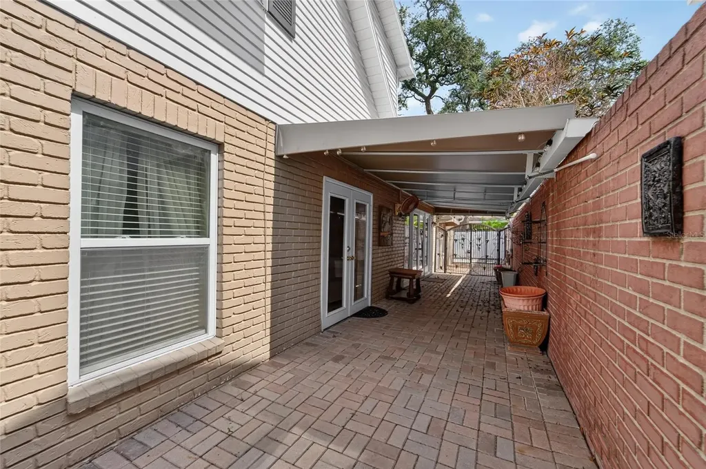 4121 W De Leon Street Tampa FL 33609