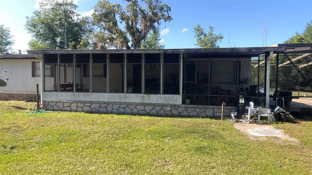 9401 NE 41st Court Anthony FL 32617