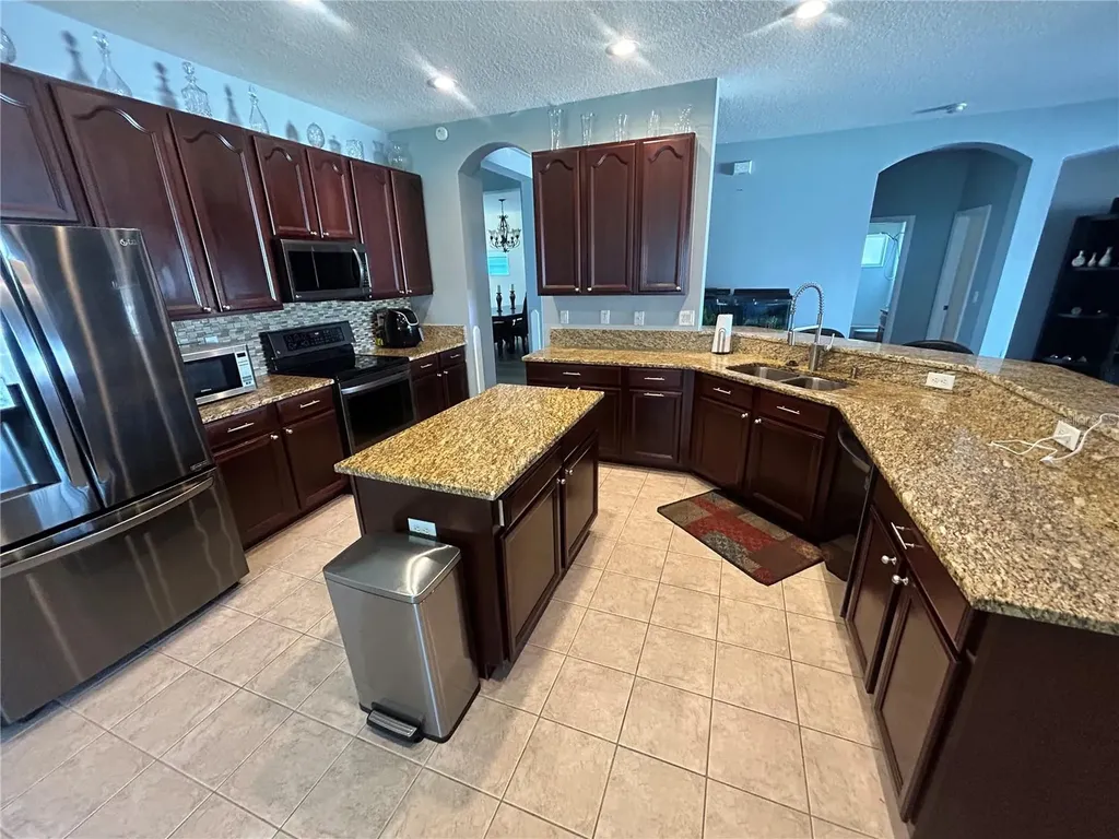 433 York Dale Drive Ruskin FL 33570